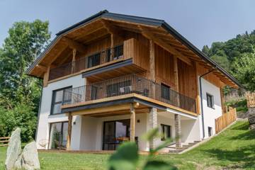 Ferienhaus für 10 Personen, mit Seeblick und Balkon sowie Garten am Millstätter See
