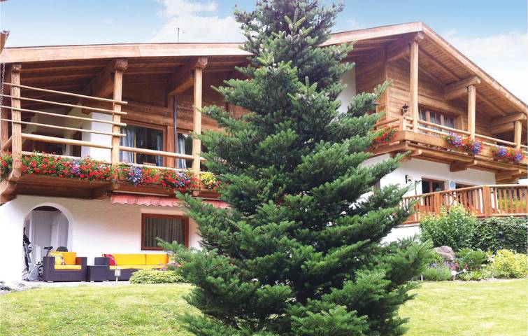 Chalet für 10 Personen, mit Terrasse und Whirlpool sowie Garten und Sauna in Kitzbühel