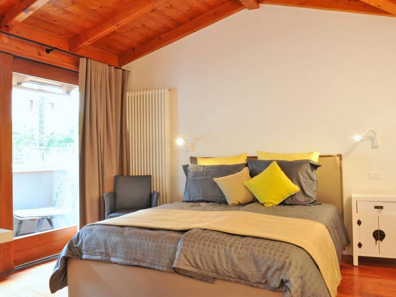 Ganze Wohnung, Große Wohnung in Limone Sul Garda mit Terrasse und Garten und Nah am Strand in Limone sul Garda, Gardasee-Berge