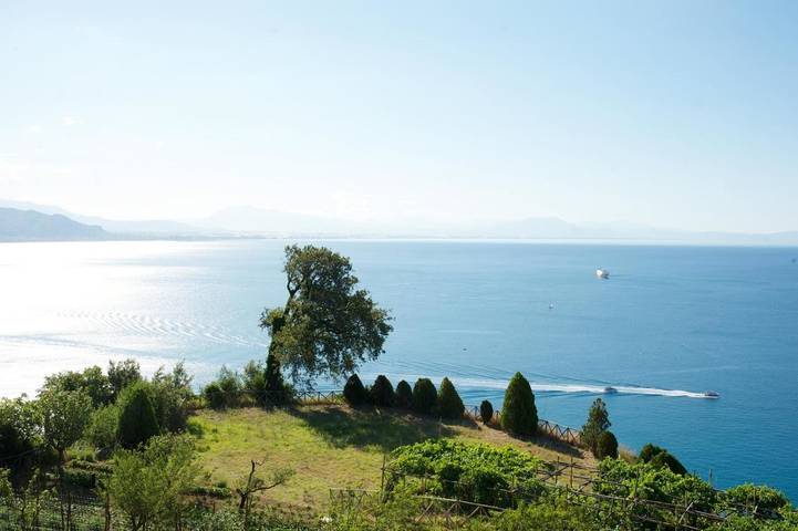 Ferienwohnung für 4 Personen, mit Terrasse und Garten sowie Pool und Ausblick in Cetara