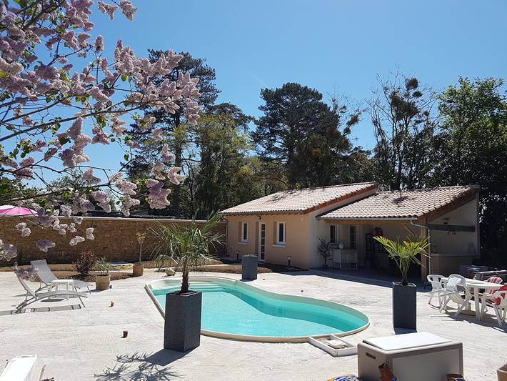Gîte pour 6 personnes, avec piscine ainsi que terrasse et jardin à Gizay