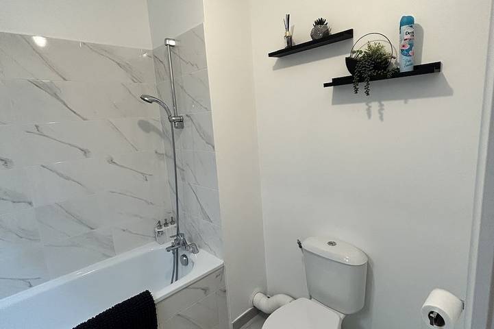 Entire apartment, Duplex family - 6 pers - 7min Disney - Parking - Wifi - Disney Ticket 80e. in Chessy, Seine-et-Marne