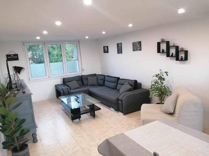 Gîte pour 7 personnes, avec Balcon et Terrasse dans Waben