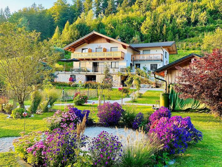 Ferienwohnung für 2 Personen, mit Seeblick und Ausblick sowie Garten im Salzkammergut