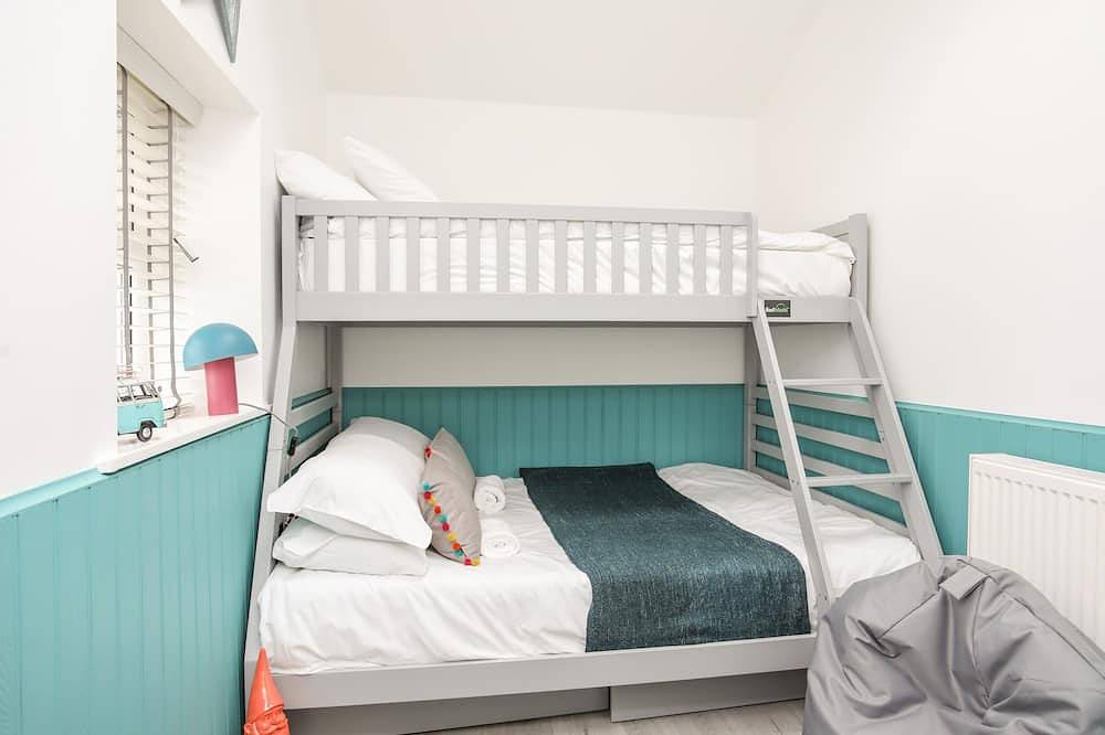 Bwthyn Siliwen (Old Bath House), pet friendly in Bangor in Bangor, Snowdonia