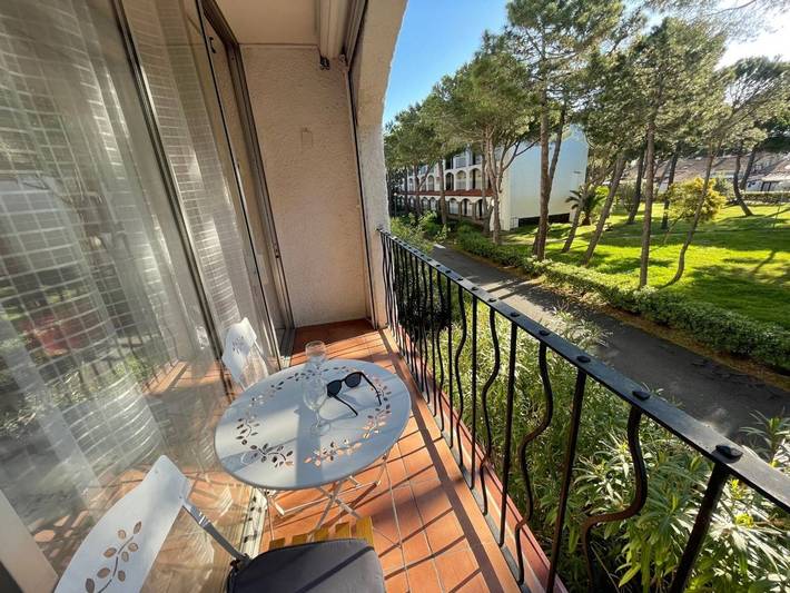 Gîte pour 4 personnes, avec balcon dans Plage des Pins - 3