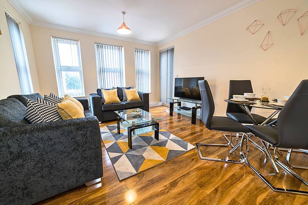 Entire apartment, Heathrow Clean 2 Bed Apartment Perfect for 6 Plus Parking in Spelthorne, Surrey
