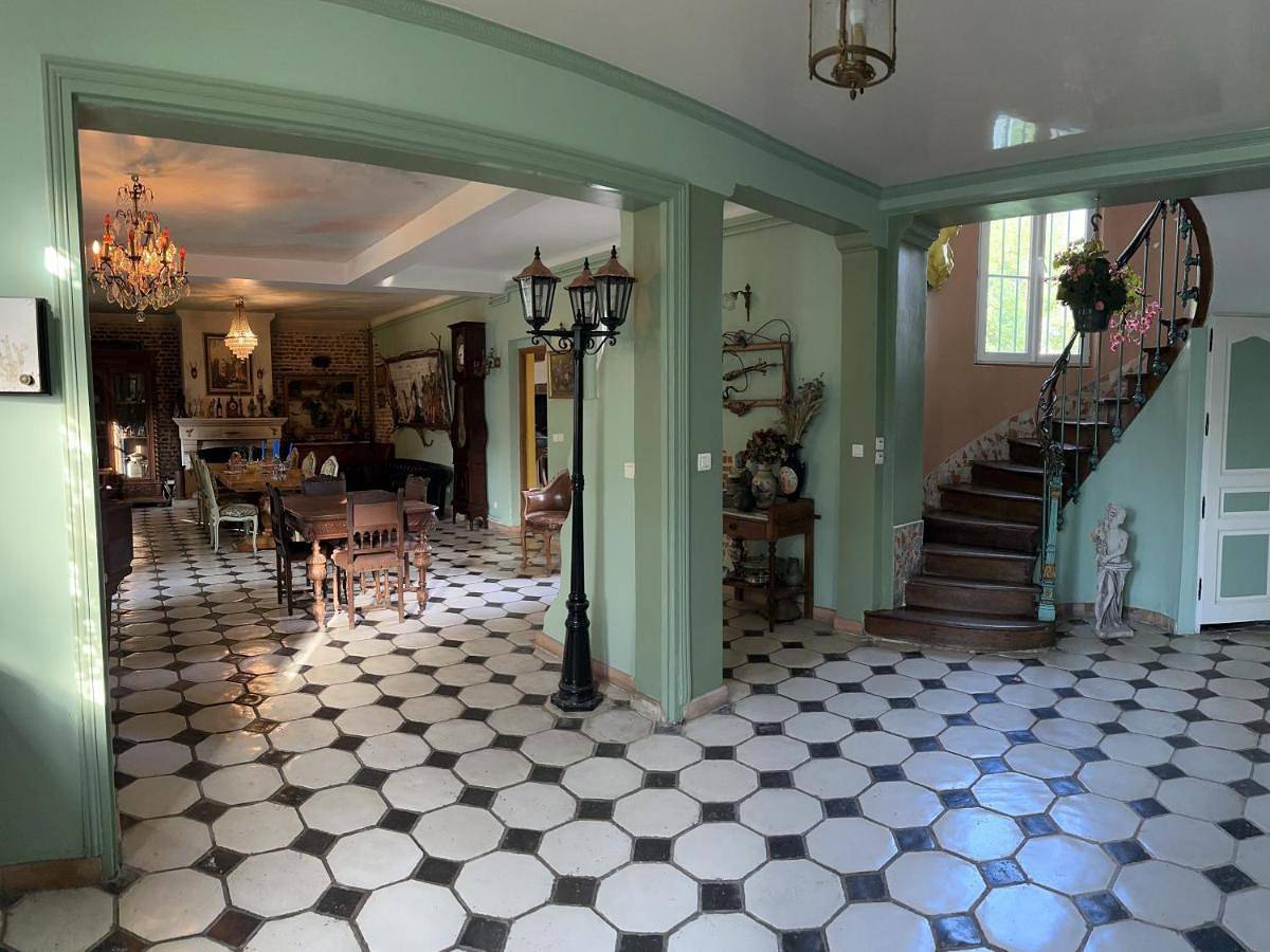Two-Bedroom Suite in Ravenel, Oise