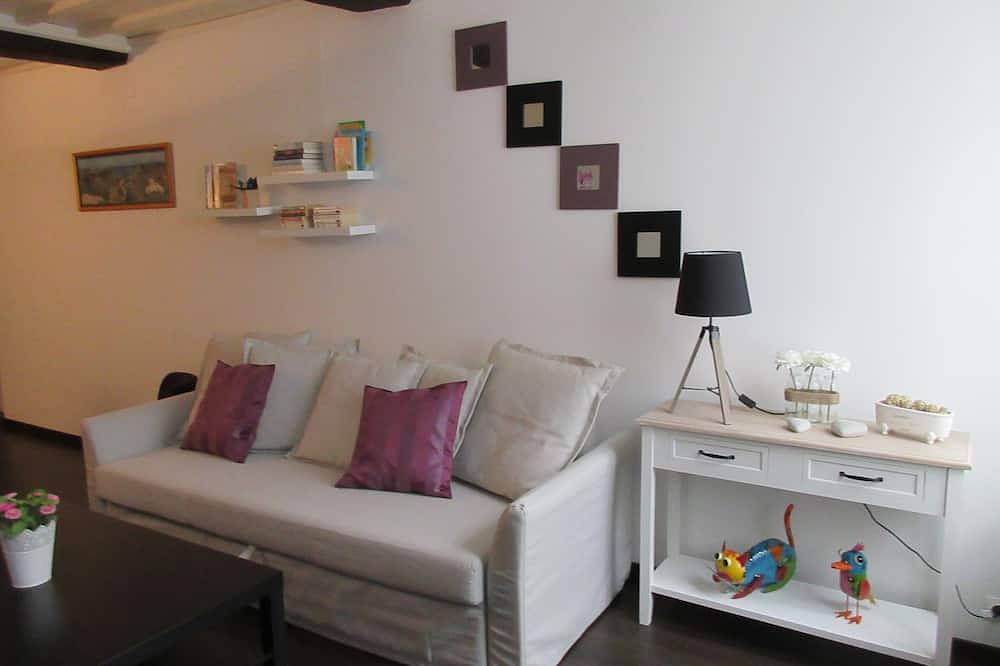 Apartamento entero, 2/4 personas en el corazón de Bayeux con un pequeño jardín privado. in Bayeux, Región de Bayeux