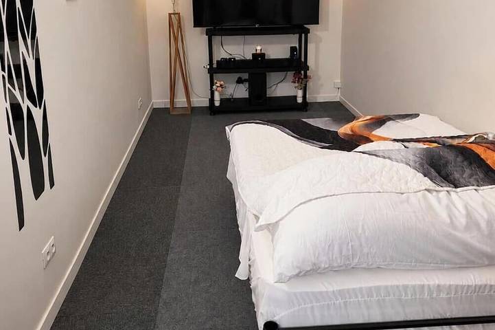 Appartement entier, 🌿 Oasis Ambre – Suite Bien-Être avec Jacuzzi Privatif 🌿 in Dourdan, Essonne