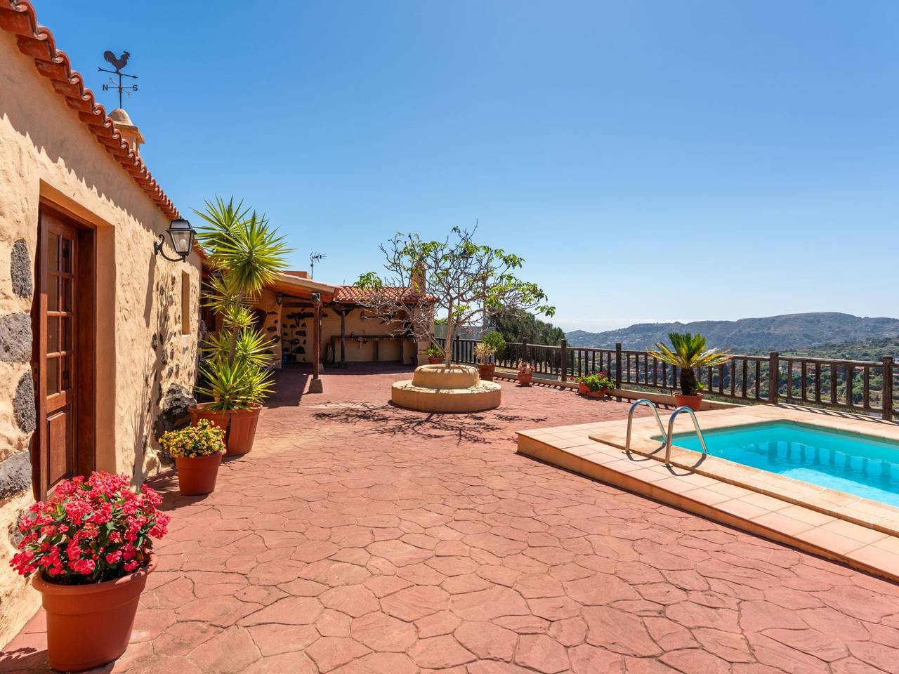Kanarische Finca mit Pool und herrlicher Aussicht in Vega de San Mateo, Grande Canarie du Nord