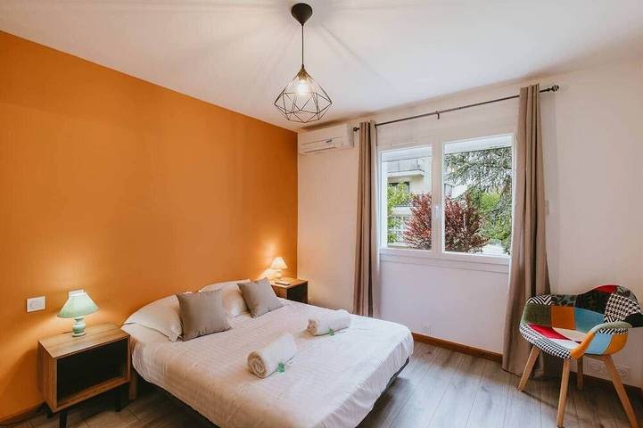 Appartement entier, T3 climatisé, tout confort, parking gratuit, balcon, WIFI in Région de Chambéry