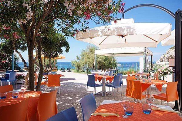 Vakantiepark voor 4 personen, with Balkon and Terras as well as Zwembad and Uitzicht op Elba