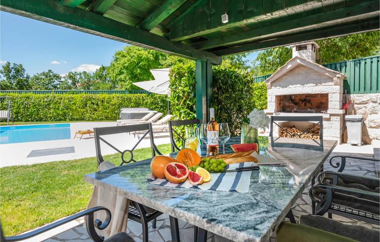 Charmante 2-Zimmer-Wohnung mit Pool, Terrasse und WLAN in der Nähe des Modro Jezero in Imotski, Makarska Riviera