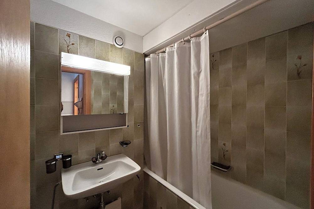 Appartamento intero, Confortable 2 pièces 1/2 pour 4 personnes : living - 1 alcôve avec 2 lits superposés - 1 chambre ave in Grimentz, Anniviers