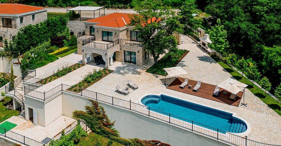 Villa für 6 Personen, mit Balkon und Terrasse sowie Garten und Pool in Montenegro - 3