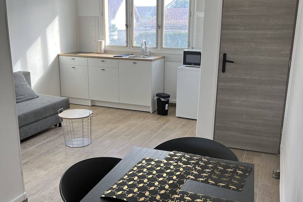 Entire apartment, Appartement 3 Pièces Proche Aéroport Charles de Gaulle Le Bourget et Villepinte in Le Blanc-Mesnil, Seine-Saint-Denis