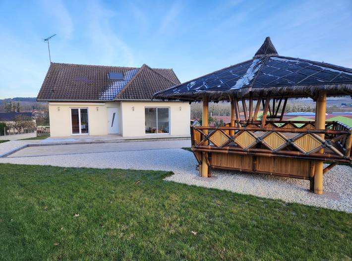 Gîte pour 10 personnes, avec jardin et terrasse