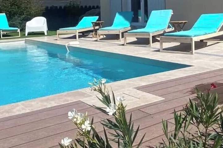Location de vacances pour 8 personnes, avec Terrasse et Jardin à Caromb