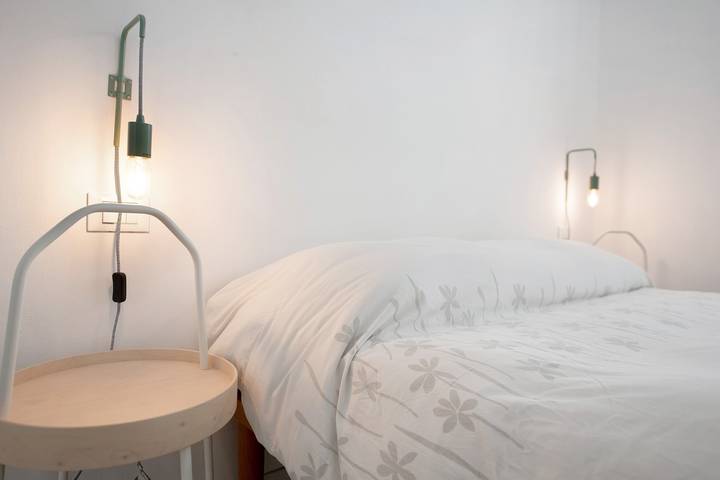 Ganze Wohnung, Ferienwohnung "Casa Mavi" mit gemeinsamer Terrasse, Wlan und Klimaanlage in Colombaro (Corte Franca), Corte Franca