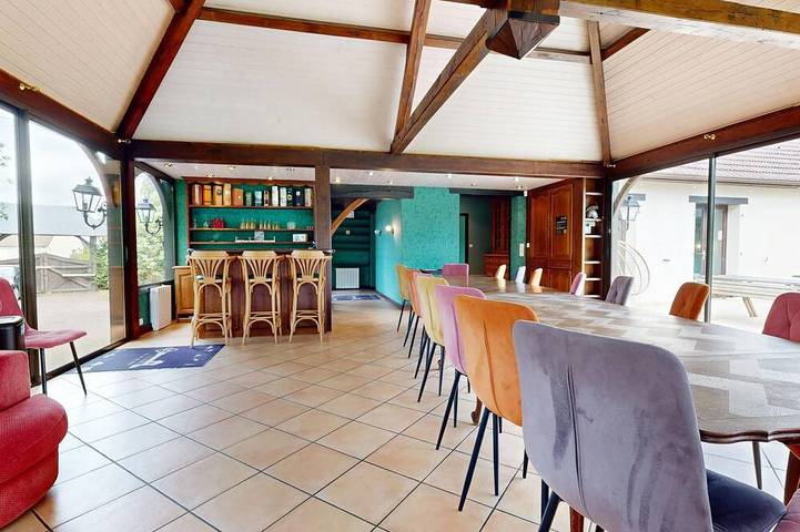 Gîte pour 15 personnes, avec balcon ainsi que jardin et sauna, animaux acceptés