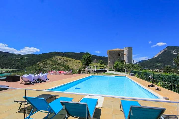 Château pour 15 personnes, avec terrasse ainsi que jacuzzi et jardin, animaux acceptés en Provence-Alpes-Côte d'Azur - 3