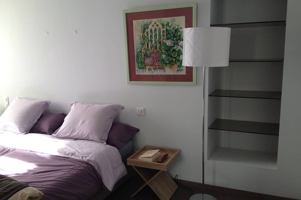 Appartement entier, Appartement de prestige dans centre historique situe au 3° etage avec ascenseur in Perpignan, Côte d'Améthyste