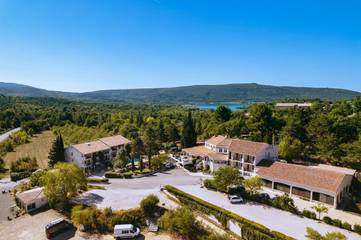 Hôtel pour 2 personnes, avec sauna et piscine ainsi que jardin et jacuzzi à Les Salles-sur-Verdon