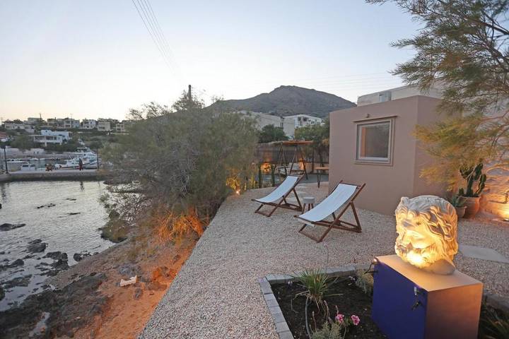 Gîte pour 2 personnes, avec vue et jardin, animaux acceptés dans Finikas