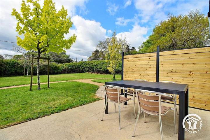 Gîte pour 4 personnes, avec piscine et jardin à Treffléan - 4