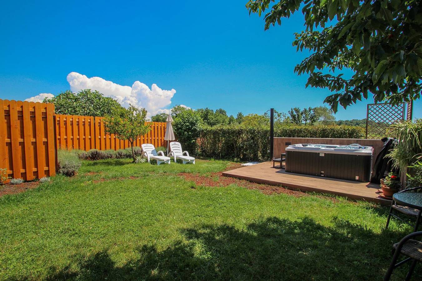 Cozy Ferienhaus mit Jacuzzi, Garten, Aussendusche, Grill in Dajla, Umag und Umgebung