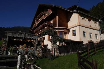 Chalet für 7 Personen, mit Garten und Pool sowie Terrasse in Hippach