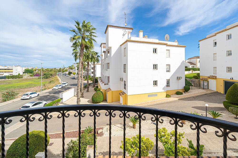 Entire apartment, Villamartin apartment. Excellent location for Golfers, Cyclists and Hikers in Brisas y Golf, Orihuela