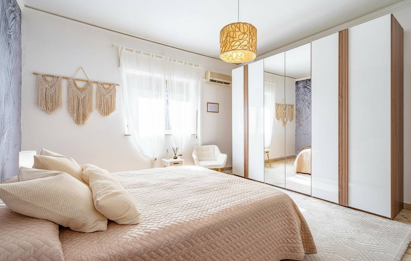 Geheel vakantieappartement, Gezellig appartement met 2 slaapkamers, uitzicht op zee, terras, keuken en parkeerplaats, vlak bij bezienswaardigheden in Catania, Provincie Catania