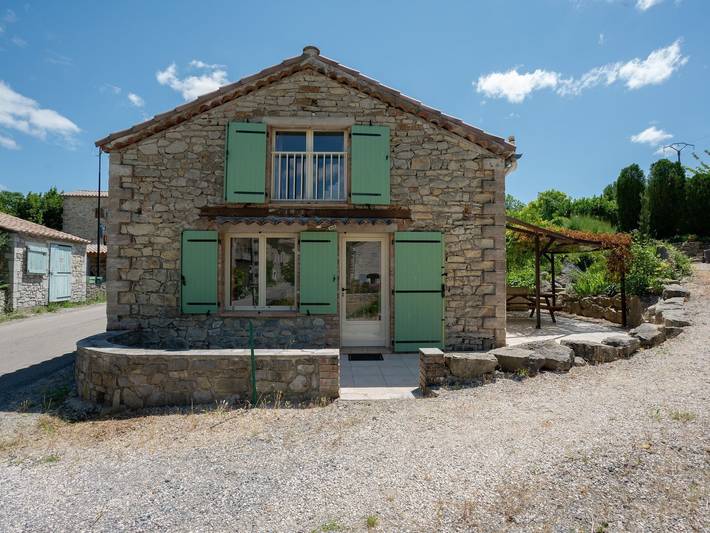 Gîte pour 6 personnes, avec piscine et terrasse, animaux acceptés à Courry