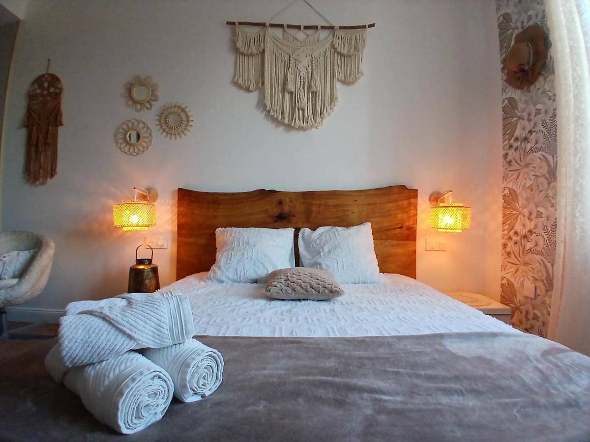Double Room with Private Bathroom in Le Pin (Isère), Lac de Paladru