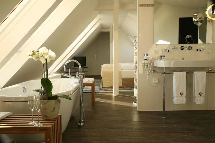 Hotel für 2 Personen, mit Balkon und Terrasse sowie Sauna und Ausblick in Wilhelmshaven