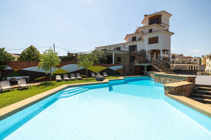 Casa rural para 20 personas, con Balcón y Jardín en Vilanova de Escornalbou