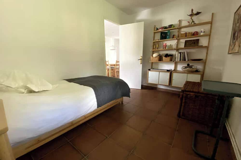 Charming rural cottage with large private garden-Caldes de Malavella (Girona) in Caldas de Malavella, Provincia de Gerona