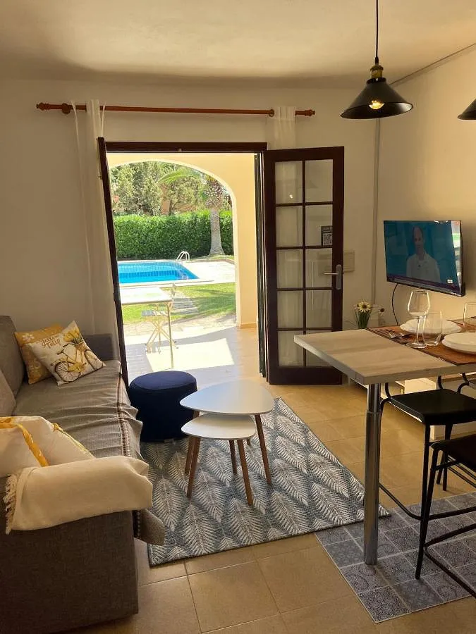 Apartamento de vacaciones para 2 personas, con jardín además de piscina y terraza - 1