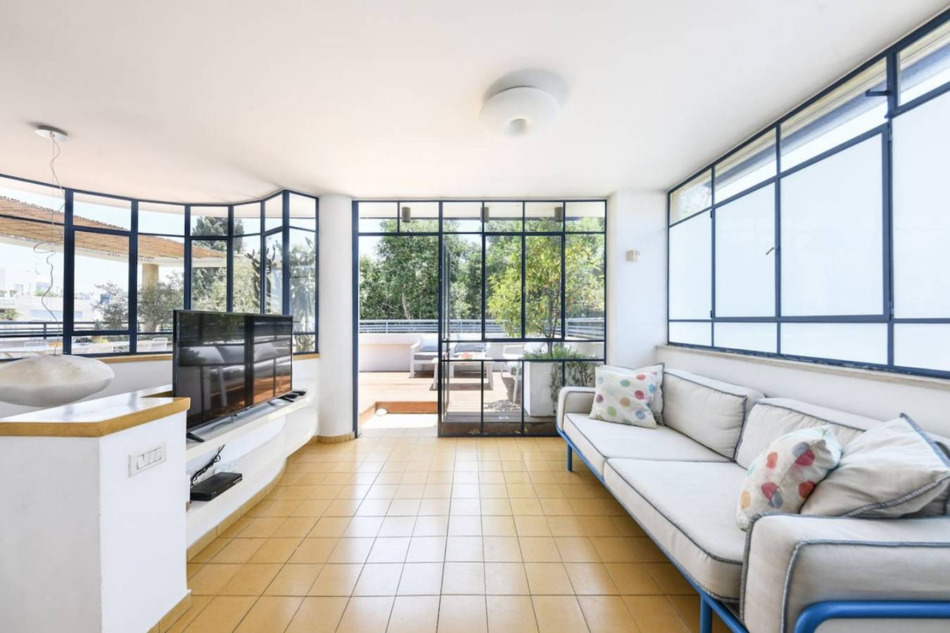 Apartamento entero, Spacious 3Br Penthouse w Rooftop 7 min from Beach in Tel Aviv, Distrito de Tel Aviv