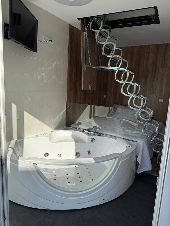 Location de vacances pour 3 personnes, avec Balcon et Jacuzzi ainsi que Terrasse et Vue à Mijares - 3