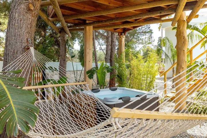 Gîte pour 2 personnes, avec jacuzzi et jardin