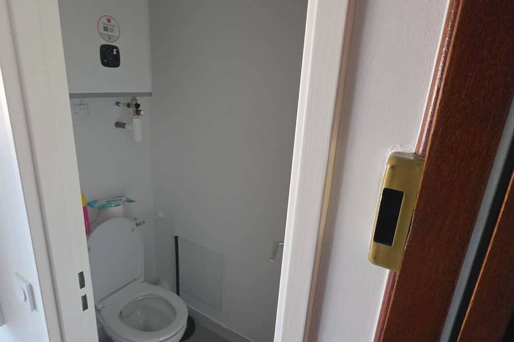 Appartement entier, Studio  centre ville Saint Raphaël tout a pied (gare Tgv, plage et commerces) in Saint-Raphaël, Massif de l'Esterel