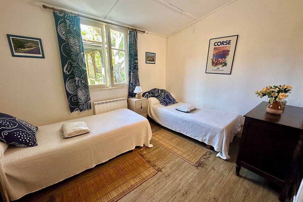 Haus mit den Füßen im Wasser in Coti-Chiavari, Ajaccio und Umgebung