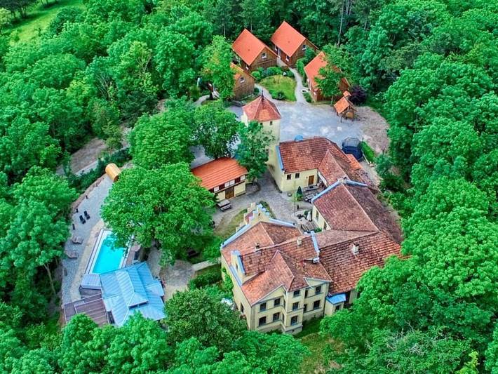 Ferienhaus für 2 Personen, mit Garten und Pool sowie Sauna, mit Haustier
