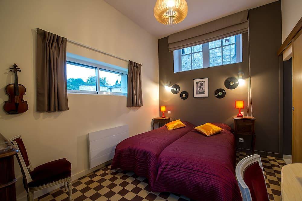 Entire apartment, Apartment-Private Bathroom-Gîte Cadre Noir in Rou-Marson, Loire Valley