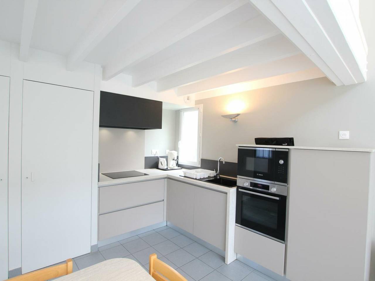 Charming Independent House with Terrace, Near Beach and Gr223, Pet-Friendly, Full Amenities in La Hague, Côte de la Déroute
