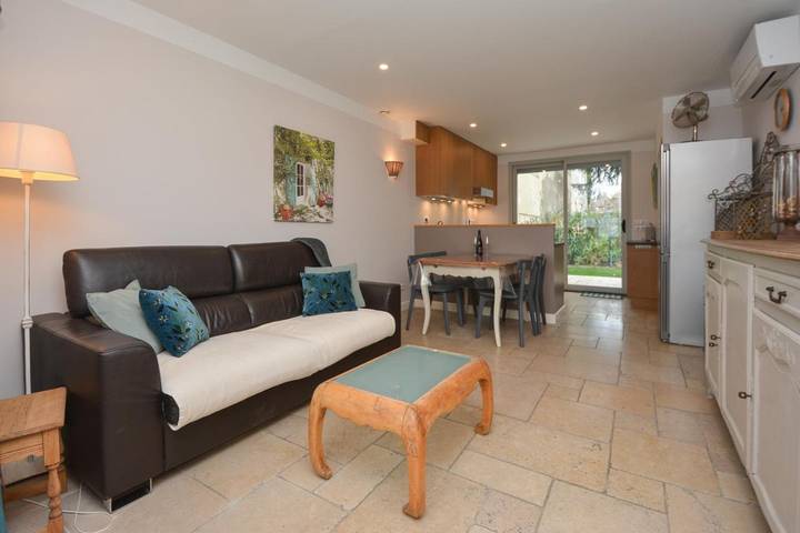 Location de vacances pour 4 personnes, avec piscine ainsi que vue et jardin à Tarascon - 3