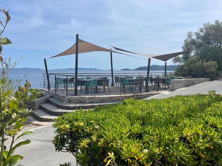 Hôtel pour 2 personnes, avec terrasse ainsi que jardin et vue dans Plage Saint-Clair - 4